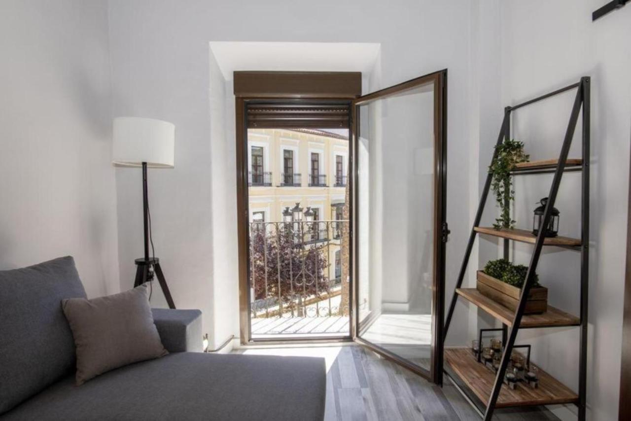 Elegante Apartamento Para 5 En El Centro De Caceres Con Wifi Zewnętrze zdjęcie