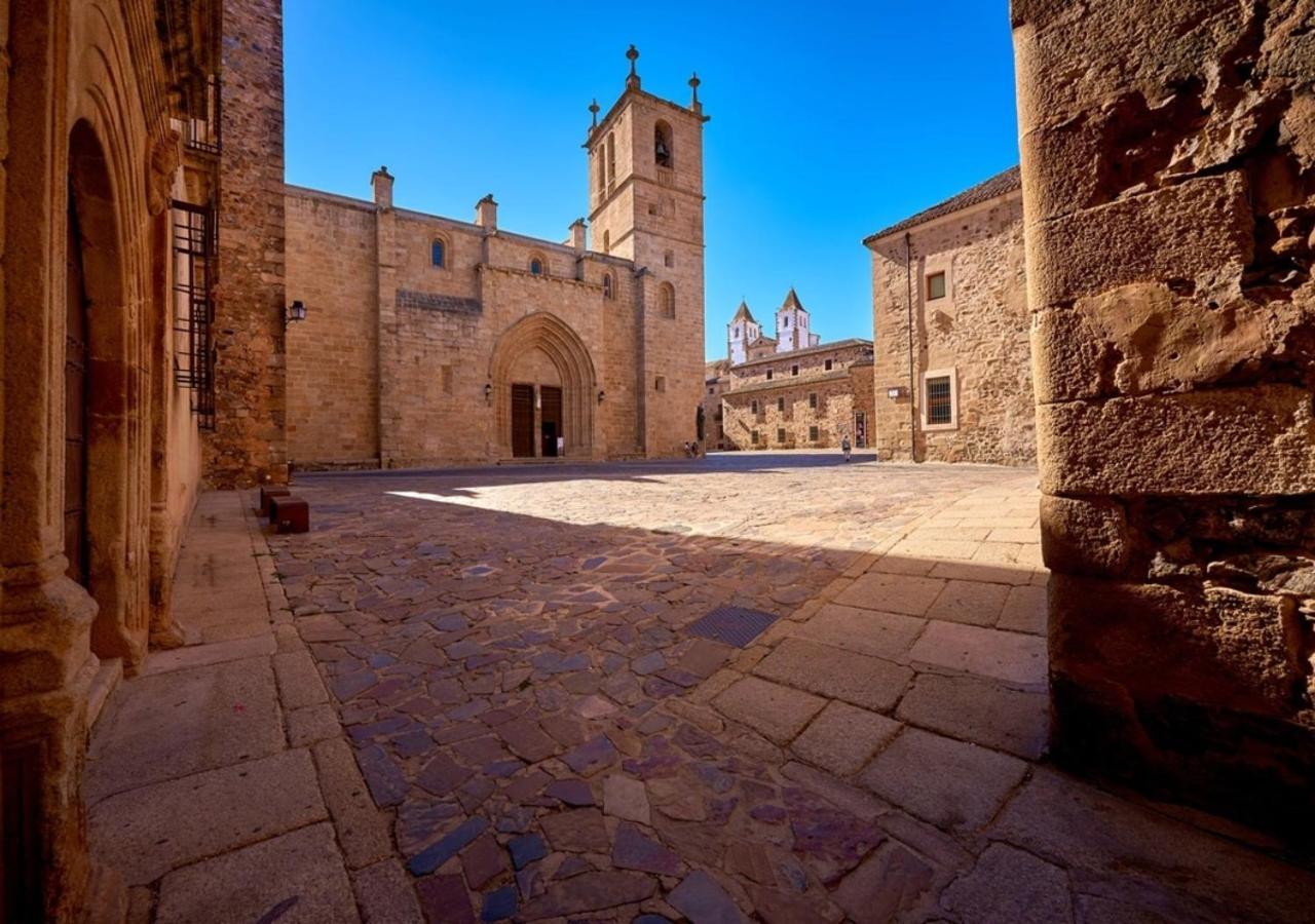 Elegante Apartamento Para 5 En El Centro De Caceres Con Wifi Zewnętrze zdjęcie