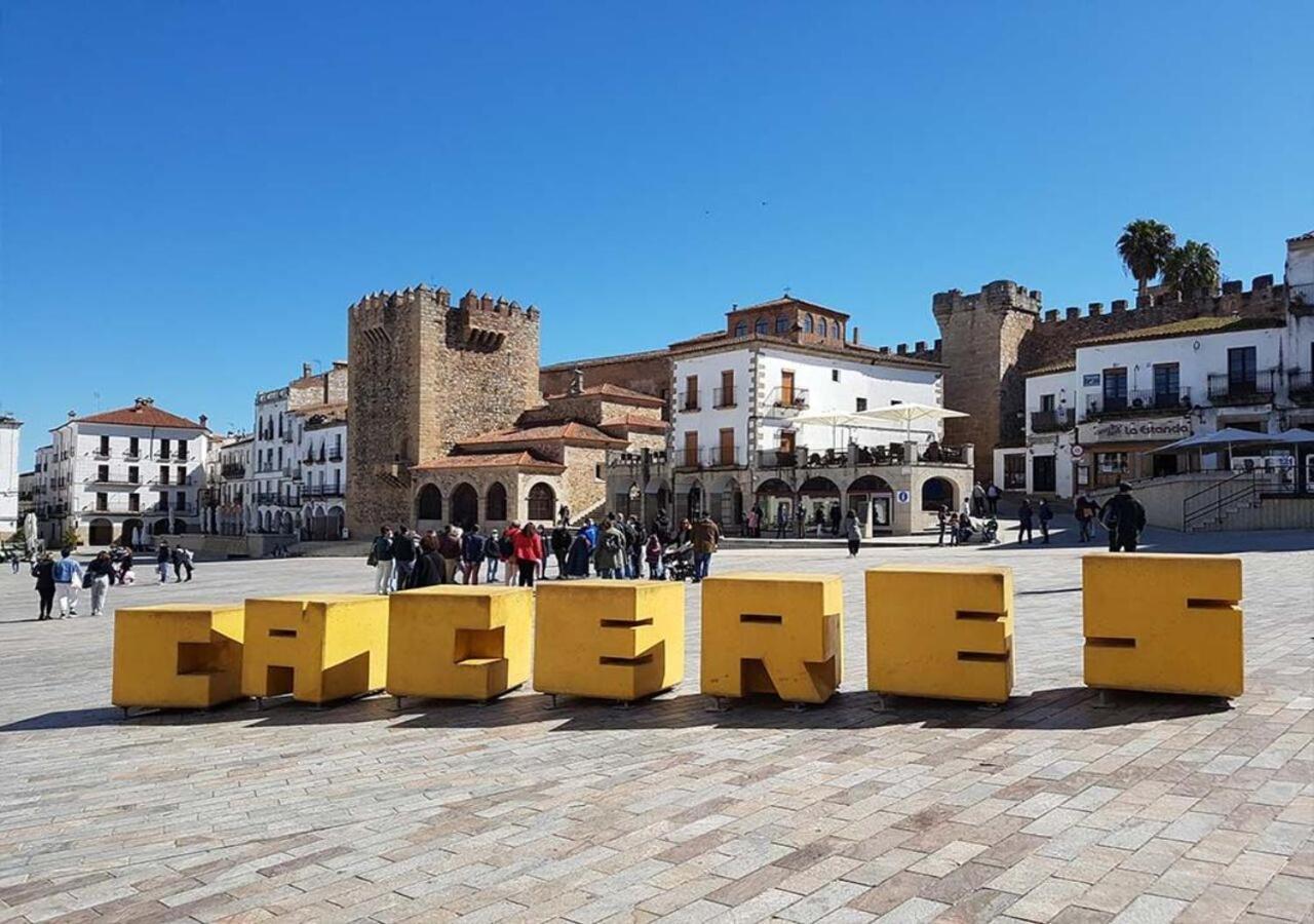 Elegante Apartamento Para 5 En El Centro De Caceres Con Wifi Zewnętrze zdjęcie