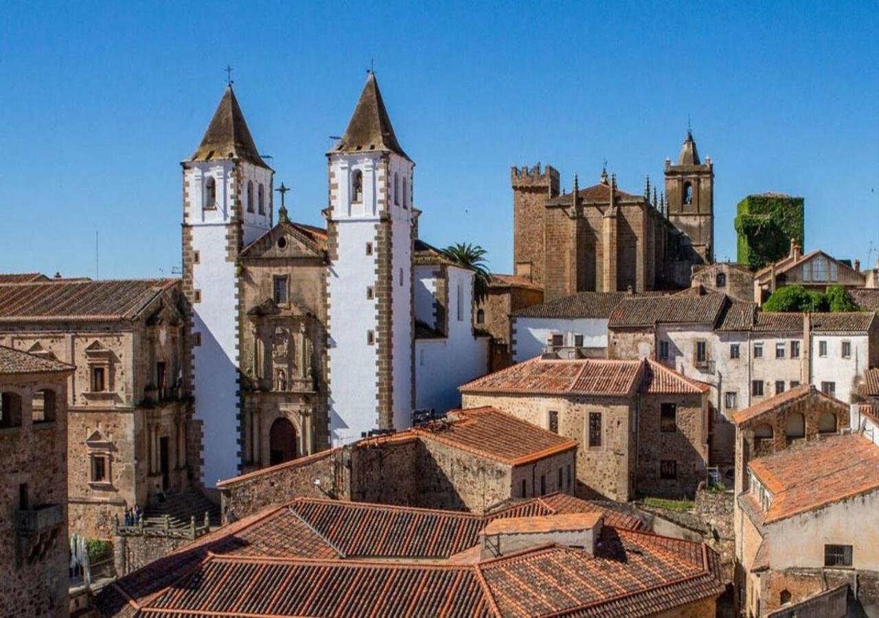 Elegante Apartamento Para 5 En El Centro De Caceres Con Wifi Zewnętrze zdjęcie